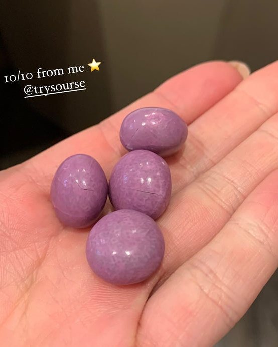 Four Hair Grow Bites in an open palm, captioned 10 out of 10 from me, at trysourse.